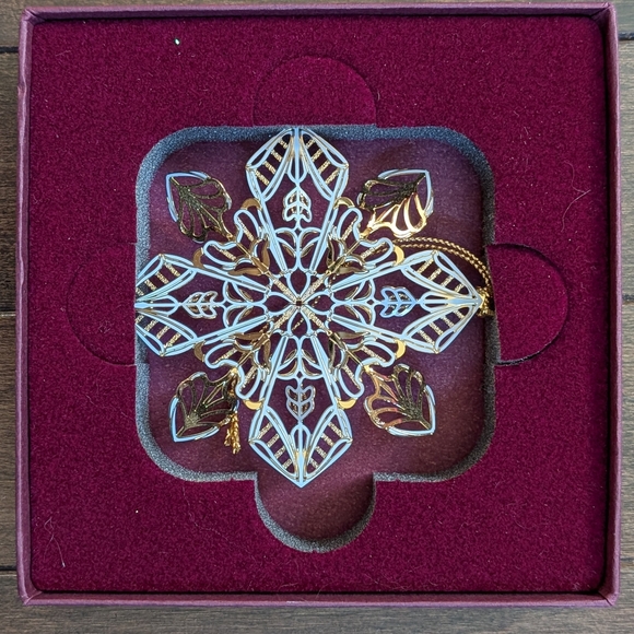 Baldwin Brass “Arctic Ice Flower” Ornament – 24kt Gold Finished Brass Snowflake - Picture 4 of 6